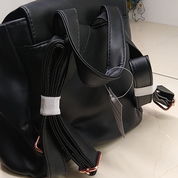 🔴 NWT Black Vinyl Backpack W/Rose Gold Tone - Picture 2 of 8